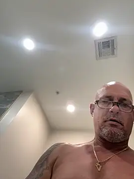 carlospingalinda online show from September 10, 2025, 9:58 pm