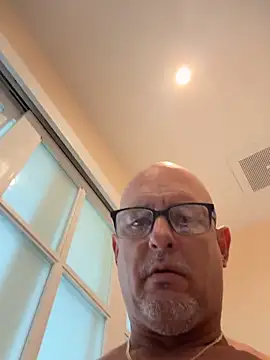 carlospingalinda online show from September 24, 2025, 8:37 pm