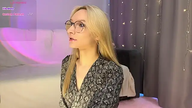 Snapshot of dontouchmyass chatting on November 16, 2025, 4:39 am dontouchmyass online show from November 16, 2025, 4:39 am