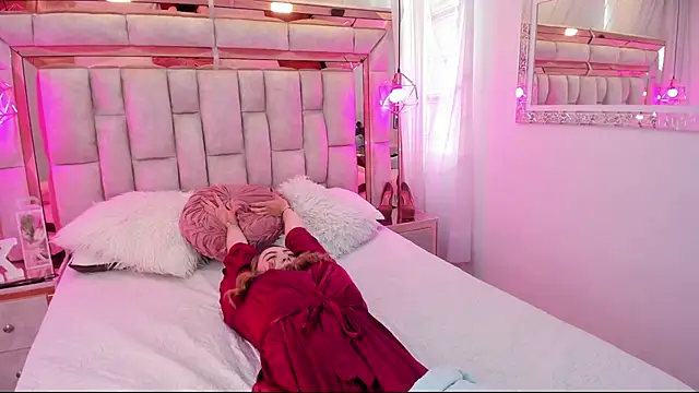 Snapshot of Katalina_Evans chatting on October 2, 2025, 12:08 pm Katalina Evans online show from October 2, 2025, 12:08 pm