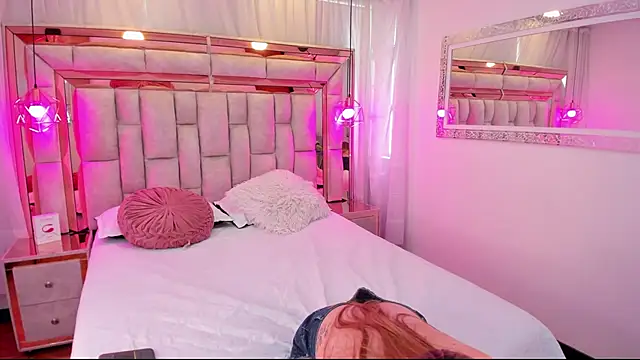 Snapshot of Katalina_Evans chatting on September 13, 2025, 9:15 pm Katalina Evans online show from September 13, 2025, 9:15 pm