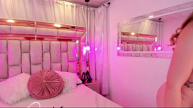 Snapshot of Katalina_Evans chatting on December 4, 2025, 11:20 am Katalina Evans online show from December 4, 2025, 11:20 am