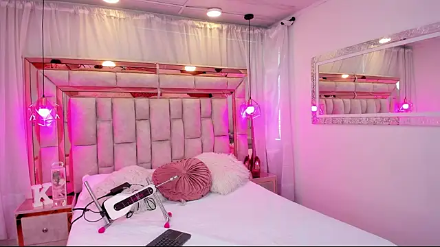 Snapshot of Katalina_Evans chatting on October 1, 2025, 11:58 am Katalina Evans online show from October 1, 2025, 11:58 am