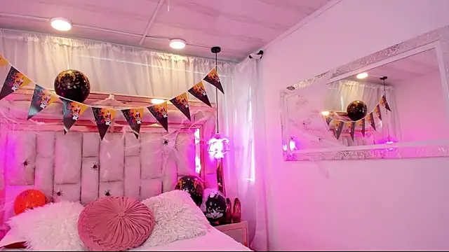 Snapshot of Katalina_Evans chatting on October 29, 2025, 11:53 am Katalina Evans online show from October 29, 2025, 11:53 am