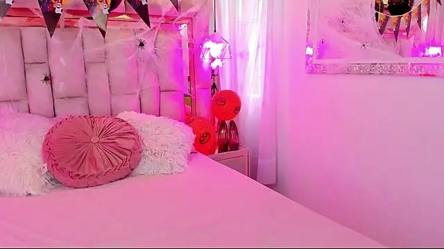 Snapshot of Katalina_Evans chatting on November 3, 2025, 12:20 pm Katalina Evans online show from November 3, 2025, 12:20 pm