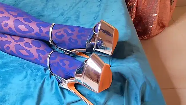 Snapshot of --SUNNY-- chatting on November 7, 2025, 7:02 am --SUNNY-- online show from November 7, 2025, 7:02 am