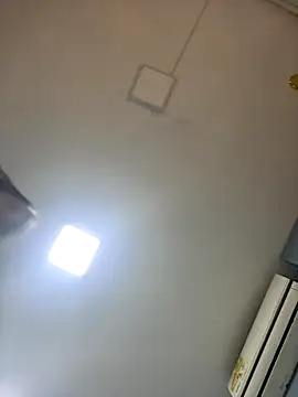 Aitana Hilton  online show from November 13, 2025, 11:36 am