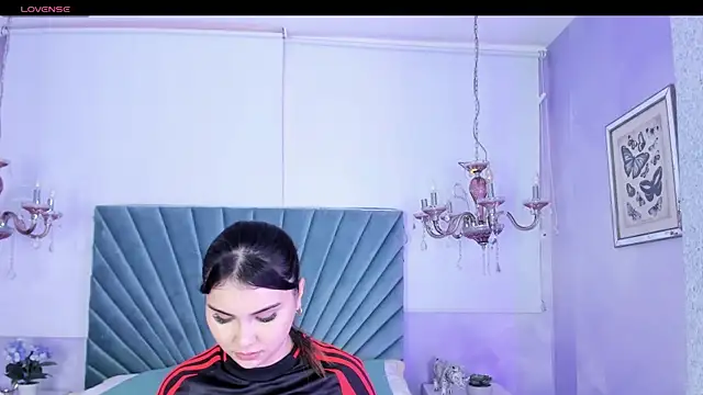 Aitana Hilton  online show from September 9, 2025, 12:03 pm