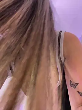 Aitana Hilton  online show from October 2, 2025, 12:08 pm