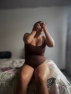 Miss  Melody online show from December 5, 2025, 12:15 pm