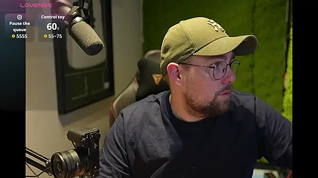 Snapshot of justinitt chatting on December 1, 2025, 7:42 am justinitt online show from December 1, 2025, 7:42 am