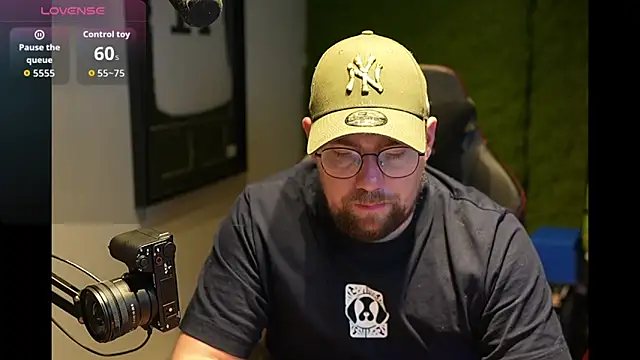 Snapshot of justinitt chatting on December 3, 2025, 7:52 am justinitt online show from December 3, 2025, 7:52 am