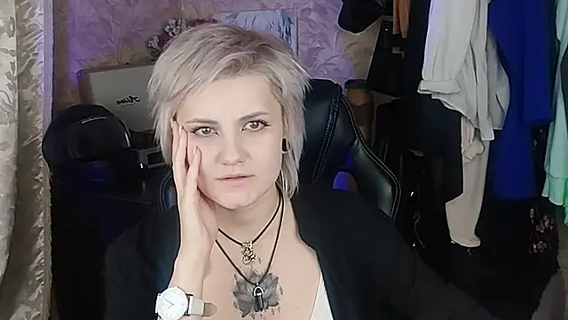 Snapshot of EvaBrownie chatting on February 18, 2025, 4:25 pm EvaBrownie online show from February 18, 2025, 4:25 pm