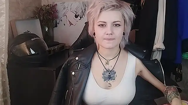 Snapshot of EvaBrownie chatting on February 27, 2025, 8:13 am EvaBrownie online show from February 27, 2025, 8:13 am