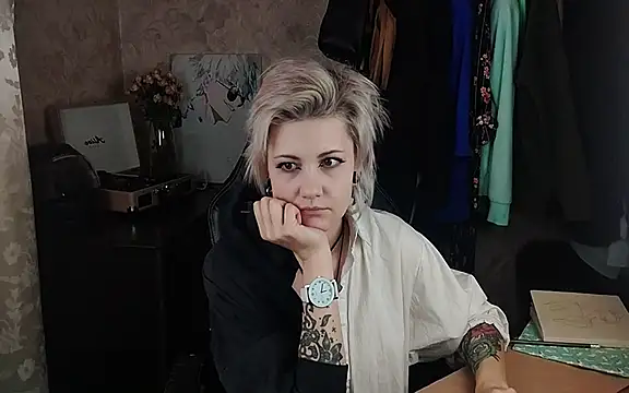 Snapshot of EvaBrownie chatting on March 13, 2025, 9:10 am EvaBrownie online show from March 13, 2025, 9:10 am