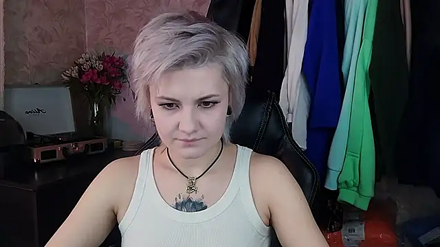 Snapshot of EvaBrownie chatting on February 12, 2025, 9:52 am EvaBrownie online show from February 12, 2025, 9:52 am