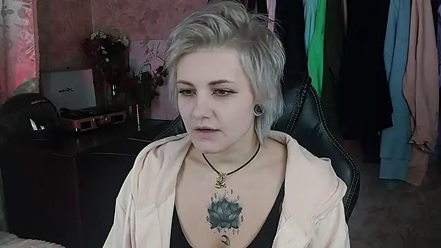 Snapshot of EvaBrownie chatting on January 29, 2025, 11:51 am EvaBrownie online show from January 29, 2025, 11:51 am