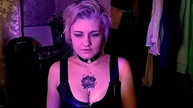 Snapshot of EvaBrownie chatting on February 14, 2025, 10:06 am EvaBrownie online show from February 14, 2025, 10:06 am