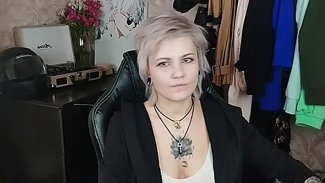 Snapshot of EvaBrownie chatting on February 19, 2025, 1:39 pm EvaBrownie online show from February 19, 2025, 1:39 pm