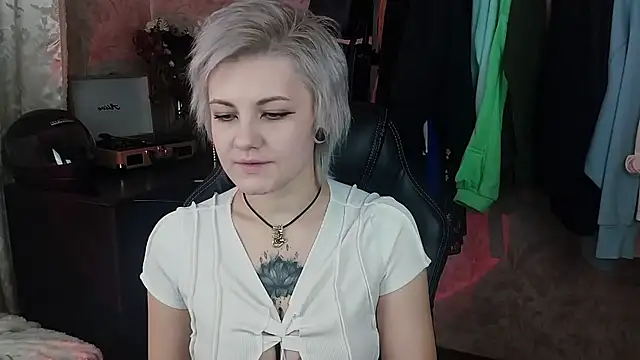 Snapshot of EvaBrownie chatting on February 2, 2025, 9:29 am EvaBrownie online show from February 2, 2025, 9:29 am