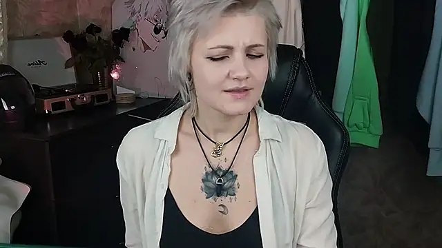 Snapshot of EvaBrownie chatting on February 4, 2025, 2:43 pm EvaBrownie online show from February 4, 2025, 2:43 pm