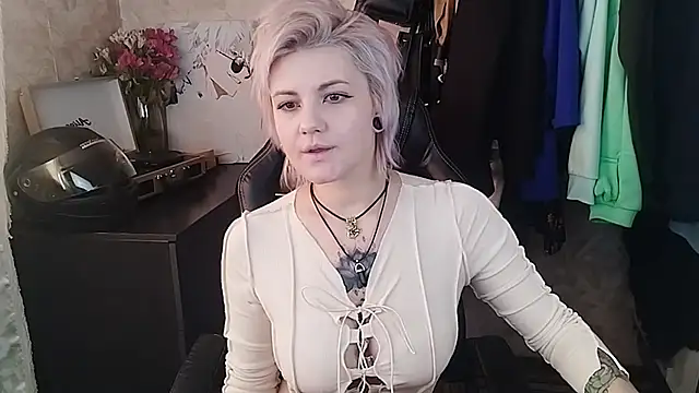 Snapshot of EvaBrownie chatting on February 21, 2025, 9:24 am EvaBrownie online show from February 21, 2025, 9:24 am