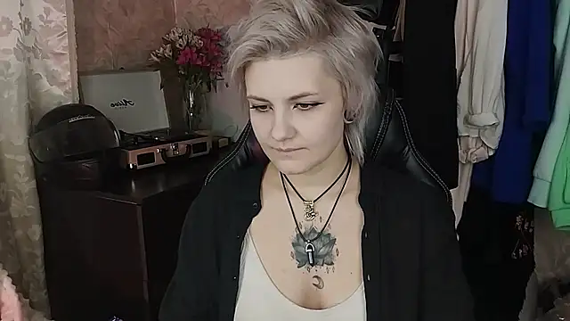 Snapshot of EvaBrownie chatting on February 15, 2025, 11:50 am EvaBrownie online show from February 15, 2025, 11:50 am