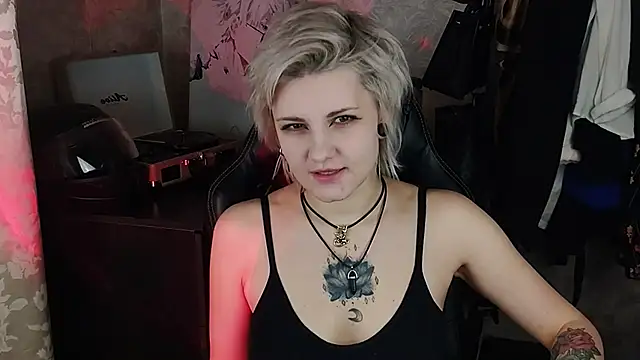 Snapshot of EvaBrownie chatting on March 5, 2025, 12:11 pm EvaBrownie online show from March 5, 2025, 12:11 pm