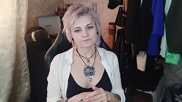 Snapshot of EvaBrownie chatting on February 18, 2025, 11:33 am EvaBrownie online show from February 18, 2025, 11:33 am