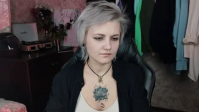 Snapshot of EvaBrownie chatting on January 31, 2025, 3:33 pm EvaBrownie online show from January 31, 2025, 3:33 pm