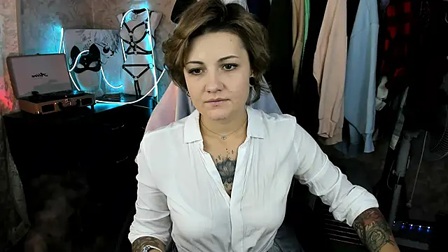 Snapshot of EvaBrownie chatting on September 12, 2025, 12:38 pm EvaBrownie online show from September 12, 2025, 12:38 pm