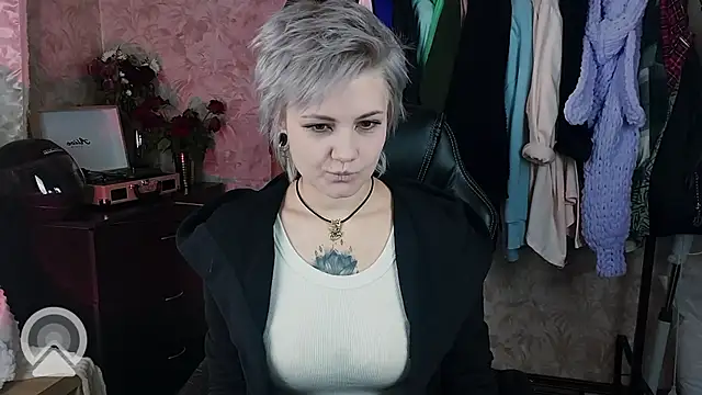 Snapshot of EvaBrownie chatting on January 28, 2025, 12:32 pm EvaBrownie online show from January 28, 2025, 12:32 pm