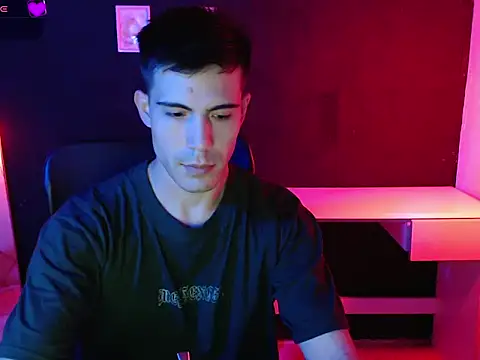 Luis esqq online show from May 8, 2026, 3:10 am
