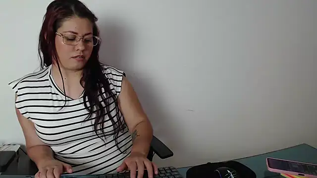 Snapshot of thamara226 chatting on September 10, 2025, 5:23 pm thamara226 online show from September 10, 2025, 5:23 pm