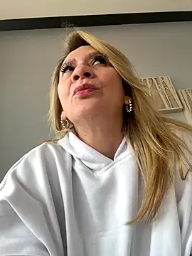 Snapshot of AtheneaRusell chatting on September 28, 2025, 5:42 pm AtheneaRusell online show from September 28, 2025, 5:42 pm