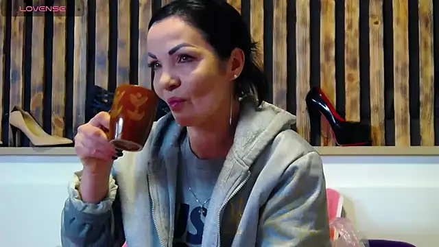 Tory Lovi online show from February 6, 2026, 4:52 am