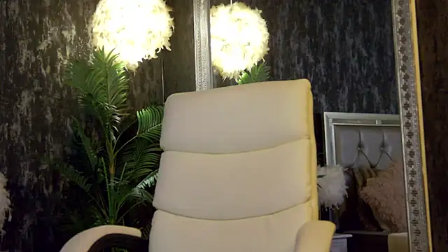 Snapshot of KeylaBlair chatting on November 23, 2025, 8:19 pm KeylaBlair online show from November 23, 2025, 8:19 pm