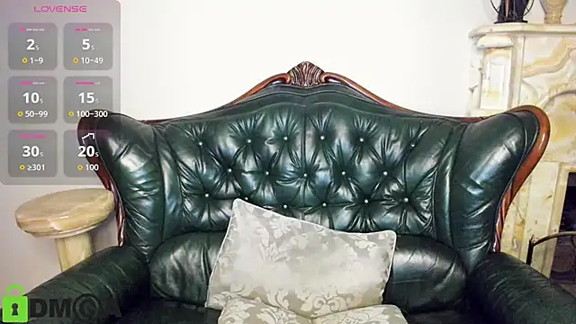 Snapshot of HillEva chatting on October 13, 2025, 8:32 pm HillEva online show from October 13, 2025, 8:32 pm