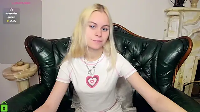 Snapshot of HillEva chatting on October 25, 2025, 7:07 am HillEva online show from October 25, 2025, 7:07 am