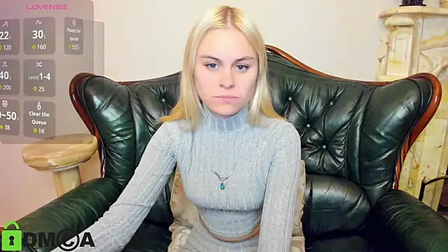 Snapshot of HillEva chatting on October 16, 2025, 7:55 pm HillEva online show from October 16, 2025, 7:55 pm