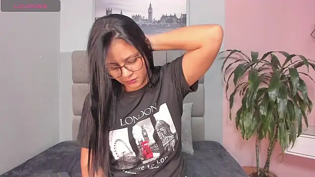 janna lopez  online show from November 16, 2025, 11:04 am