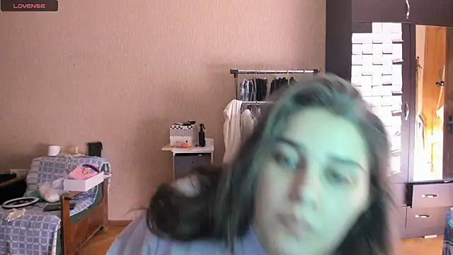 Snapshot of _Roselina_ chatting on July 3, 2026, 5:52 pm Roselina online show from July 3, 2026, 5:52 pm