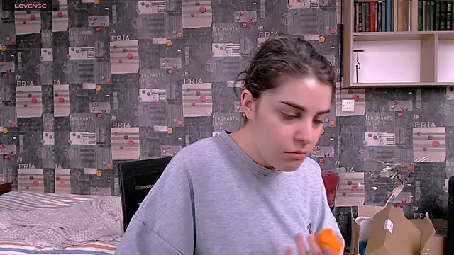  Roselina  online show from September 15, 2025, 9:43 am