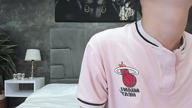 Snapshot of bruce_hans chatting on November 7, 2025, 2:10 pm bruce hans online show from November 7, 2025, 2:10 pm