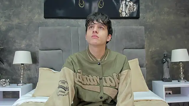 Snapshot of bruce_hans chatting on December 2, 2025, 11:45 am bruce hans online show from December 2, 2025, 11:45 am