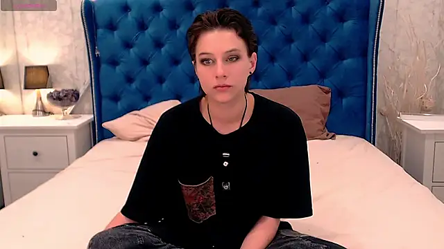 Snapshot of via_mayer_ chatting on November 18, 2025, 3:10 am via mayer online show from November 18, 2025, 3:10 am