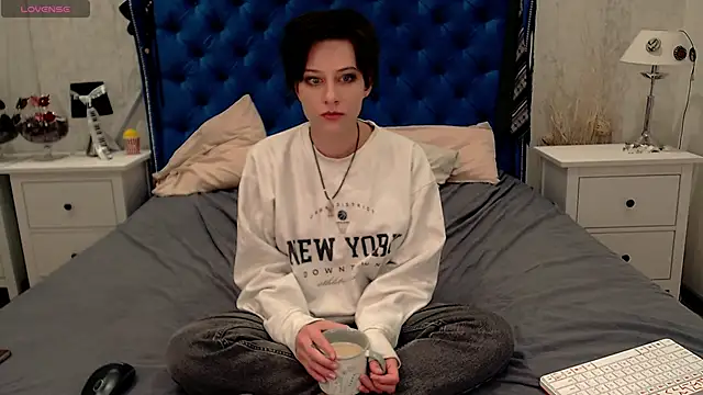 via mayer  online show from December 17, 2025, 7:52 pm