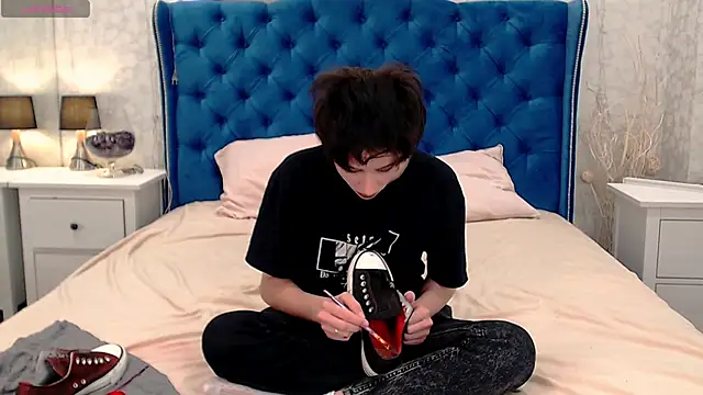 Snapshot of via_mayer_ chatting on October 25, 2025, 8:46 am via mayer online show from October 25, 2025, 8:46 am