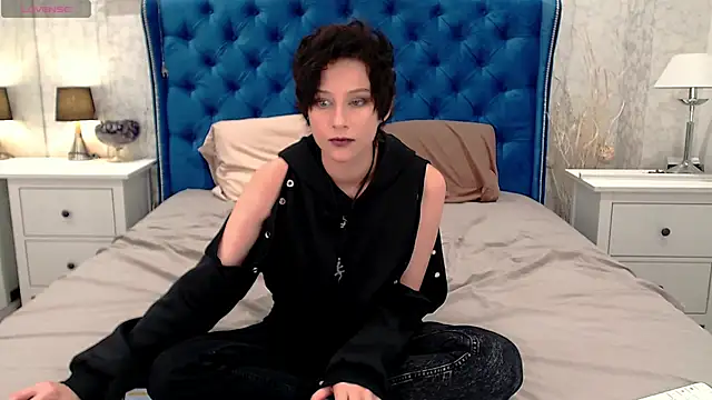 Snapshot of via_mayer_ chatting on November 7, 2025, 10:09 am via mayer online show from November 7, 2025, 10:09 am