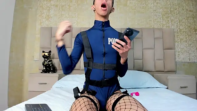 EthaanCox online show from November 9, 2025, 3:16 pm